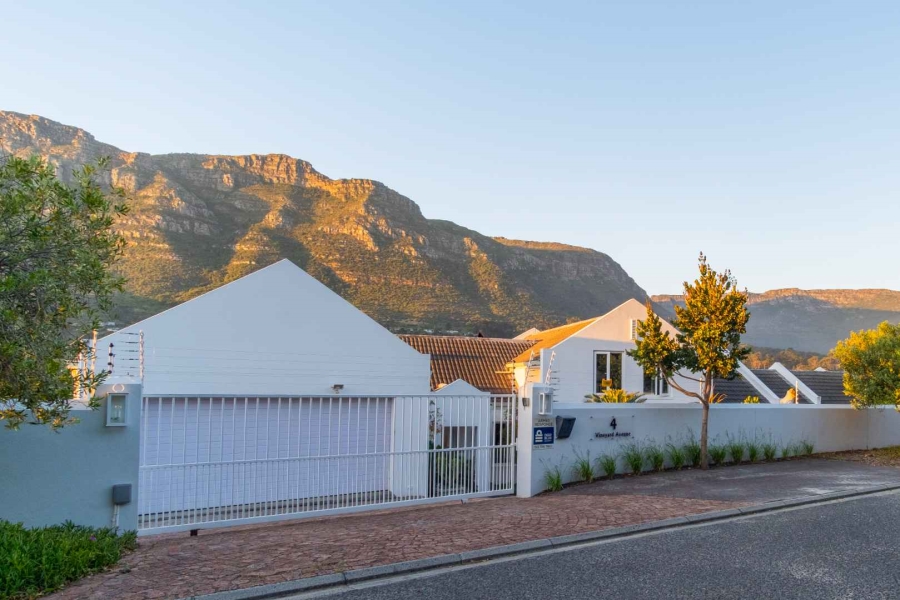 4 Bedroom Property for Sale in Oakhurst Estate Western Cape